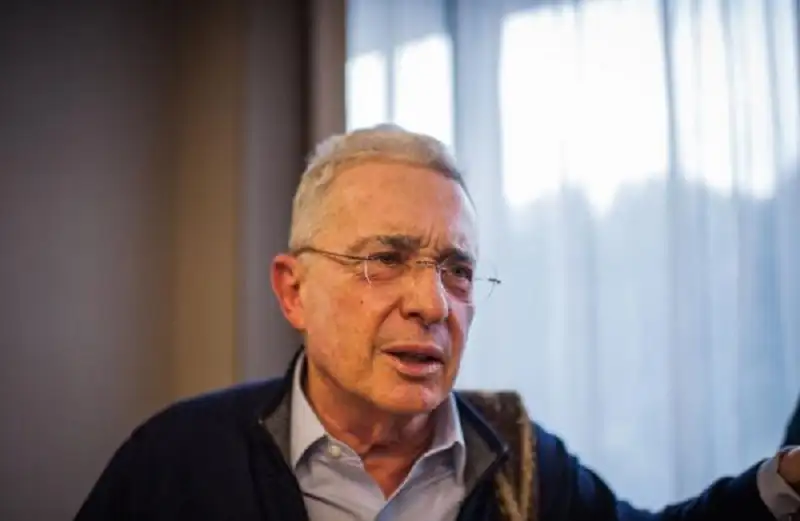 لأول مرة .. وضع رئيس كولومبي