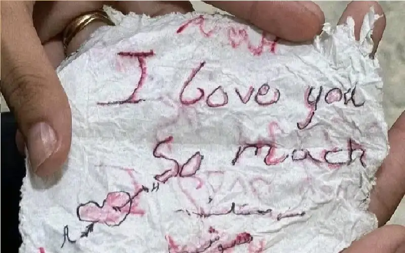 أحبك كثيرا.. رسالة مؤلمة بجيب قتيل