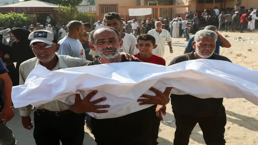 18 شهيدا أغلبهم من منتظري المساعدات