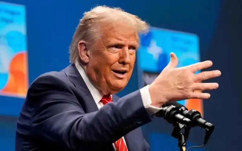 إيكونوميست: ترامب لن يسمح للعالم بالتخلص