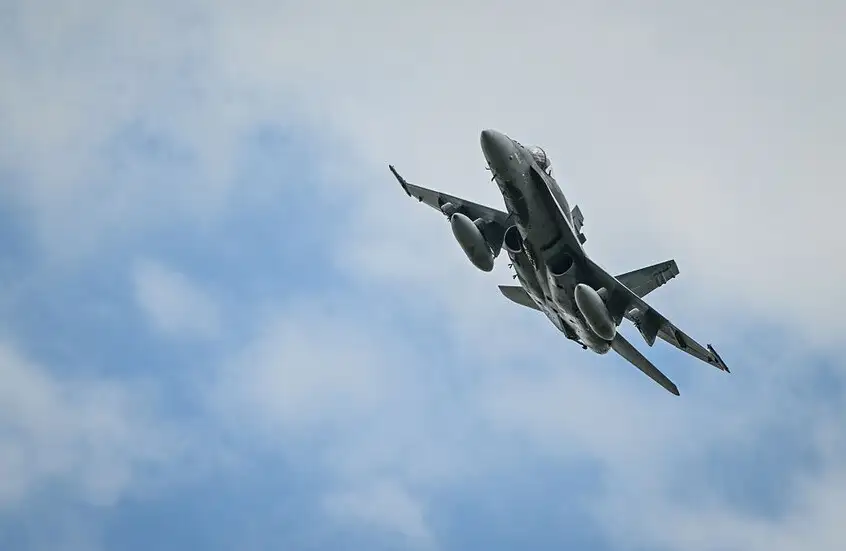 مقاتلات أمريكية تعترض طائرة مدنية فوق