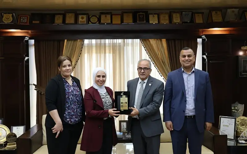 رئيس عمان الأهلية يكرم د. ولاء