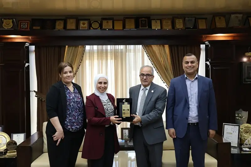 رئيس عمان الأهلية يكرم د. ولاء