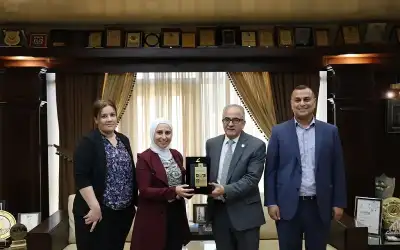 رئيس عمان الأهلية يكرم د. ولاء