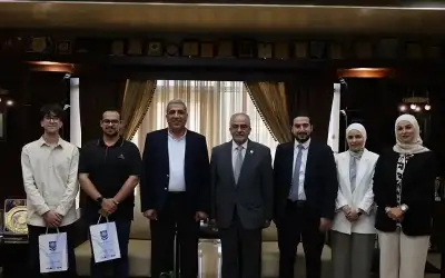 رئيس عمان الأهلية يكرم فريق الجامعة