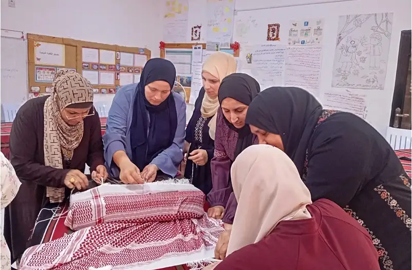 ورشة تهذيب الشماغ في مركز شباب