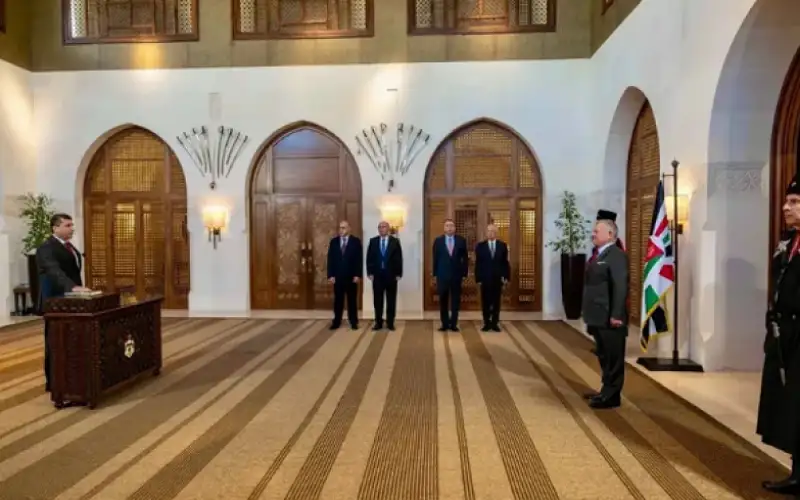 محافظون جدد يؤدون اليمين القانونية أمام