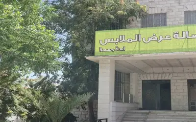 بنك الملابس الخيري يجهز صالة ملابس