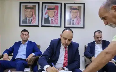 وزير الشباب يزور نادي الحسين مهنئا