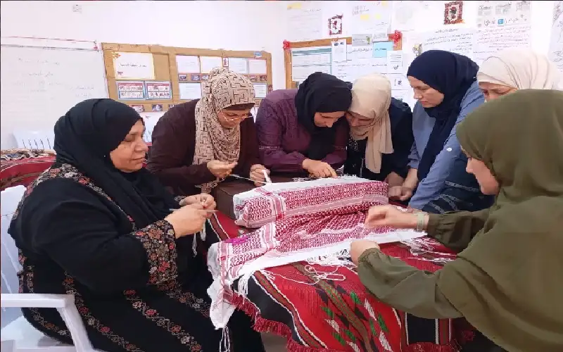 ورشة تهذيب الشماغ في مركز شباب