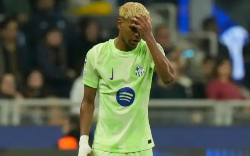 لاعب برشلونة يهاجم يامال: لا يصنع