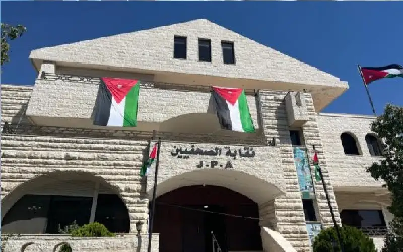 نقابة الصحفيين تسلم النيابة العامة قائمة