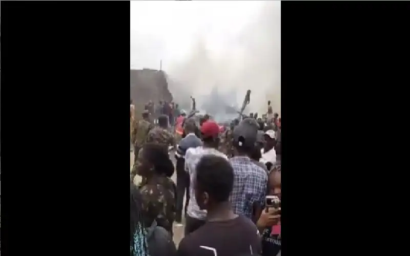 تحطم مروحية خارج منطقة سكنية في