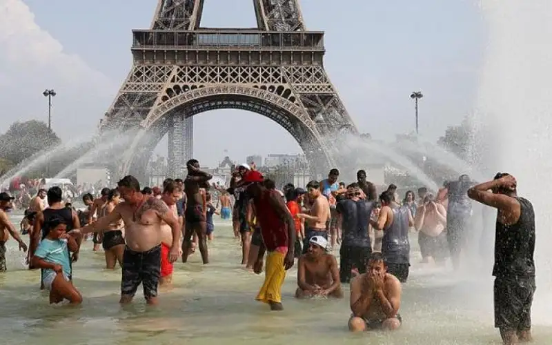 فرنسا تشتعل حرا .. و40 مقاطعة