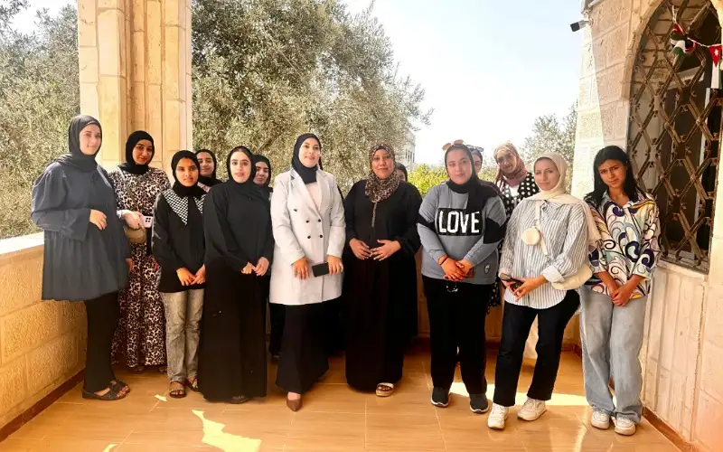 ورشات تفاعلية وجلسات حوارية في مراكز