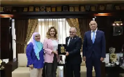 عمان الأهلية تستقبل نقيب أطباء الأسنان