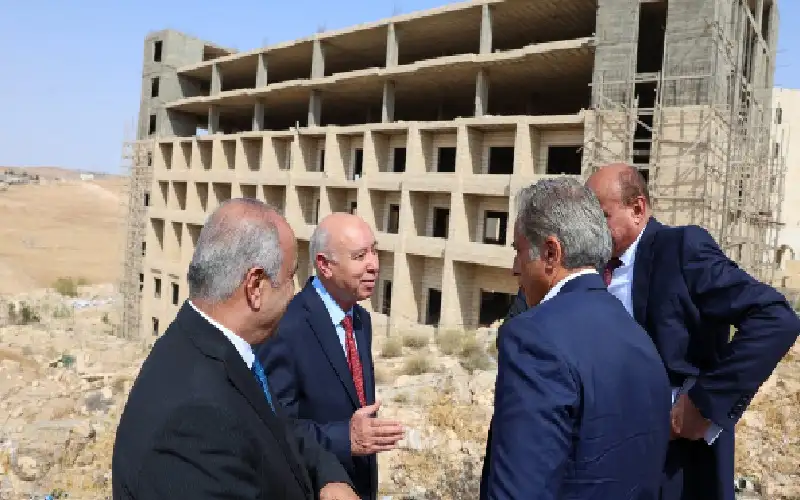 حسان يوعز بتخصيص مبنى حكومي غير