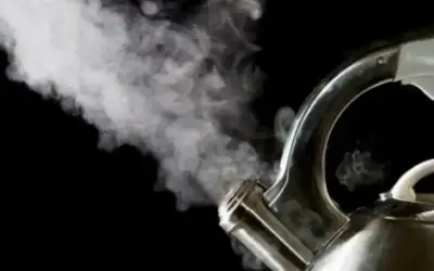 أمريكا .. صبي يحرق شقيقه بالماء