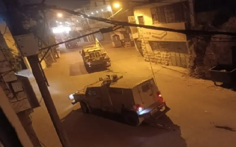الاحتلال يعتقل قاصرين من بيت أمر