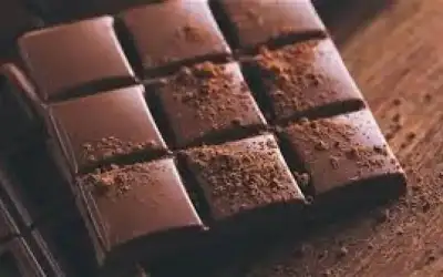 ضبط 12 طن شوكولاتة مخالفة في