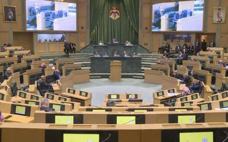 انقسام داخل حزب بعد نيته ترشيح