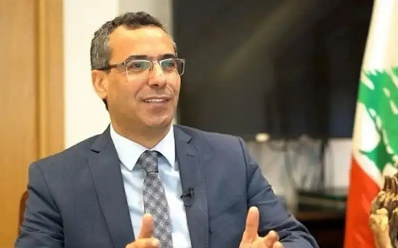 وزير لبناني: استدعاء سفير طهران وارد