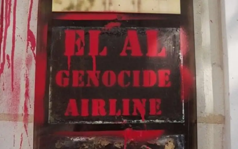 فرنسا أوقفت تجديد تأشيرات عمل موظفي