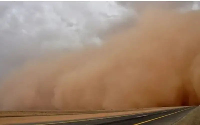 انعدام الرؤية في الرويشد نتيجة الغبار
