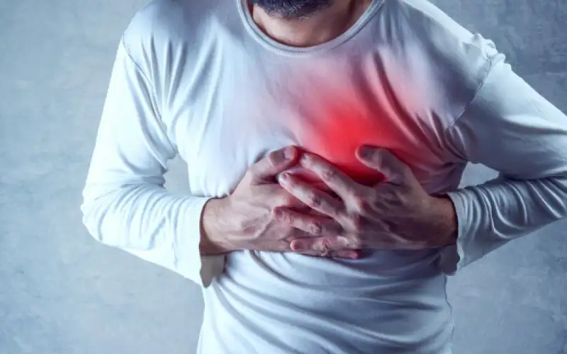 استشاري قلب يحذر من مخاطر موجة