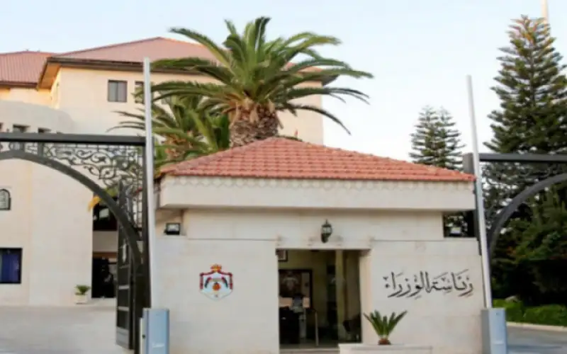 الحكومة تقرر استرداد مشاريع قوانين ضريبة