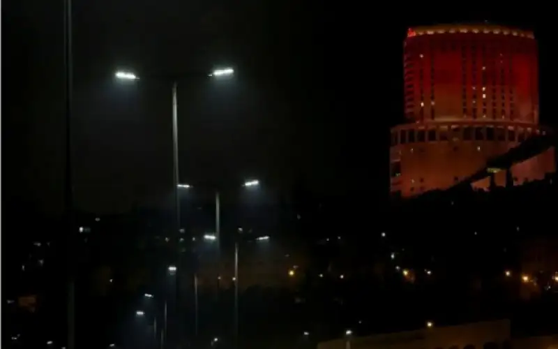 شركة توزيع الكهرباء تؤجل تشغيل إنارة