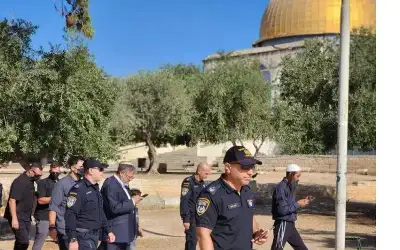 عشرات المستوطنين يقتحمون باحات الأقصى