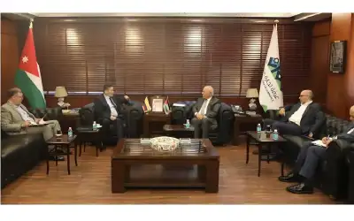 تجارة عمان تبحث مع سفير كولومبيا