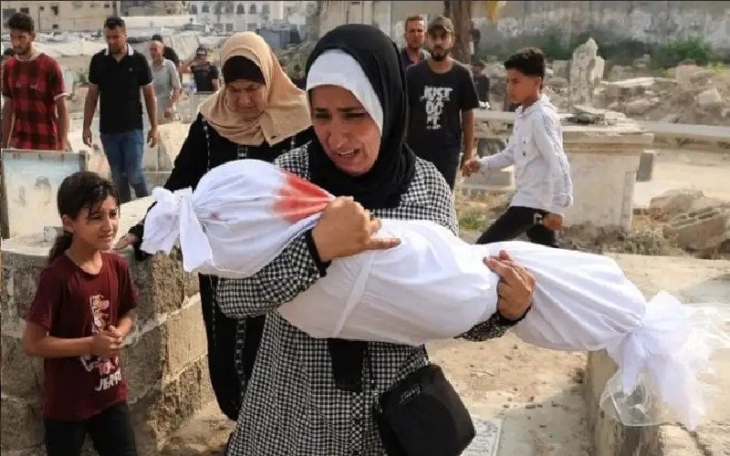 بينهم 8 من عائلة.. إسرائيل تقتل