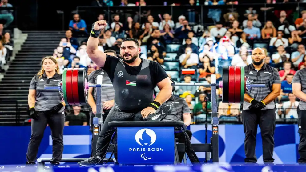 خطاب يحصل على جائزة أفضل لاعب