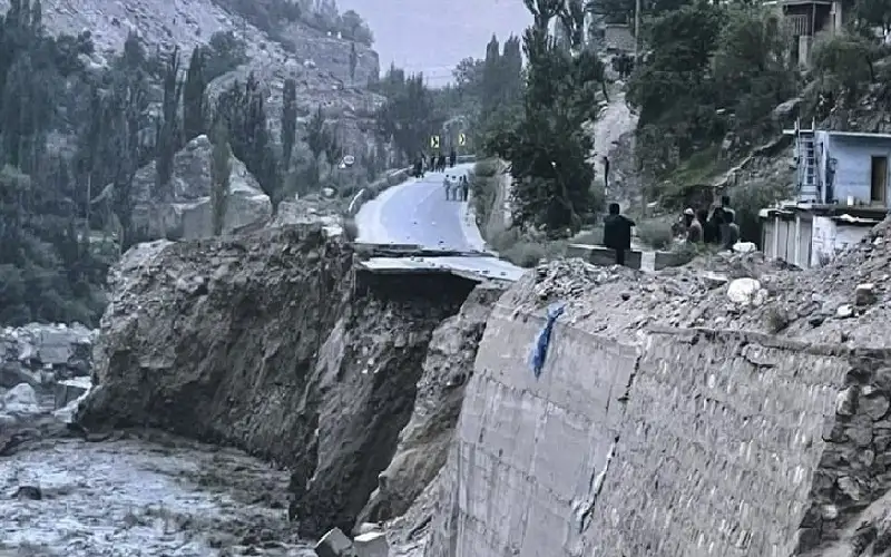 فيضانات مفاجئة تفتك بشمال غرب باكستان..