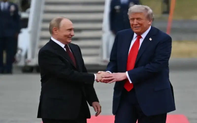 بدء القمة بين ترمب وبوتين بشأن