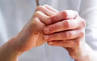 5 علامات على اليدين تشير إلى