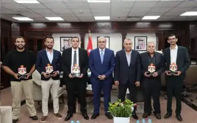 وزير الصحة: الموظف المميز مكانه التكريم