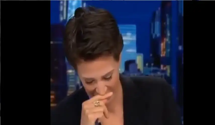 المذيعة بكت