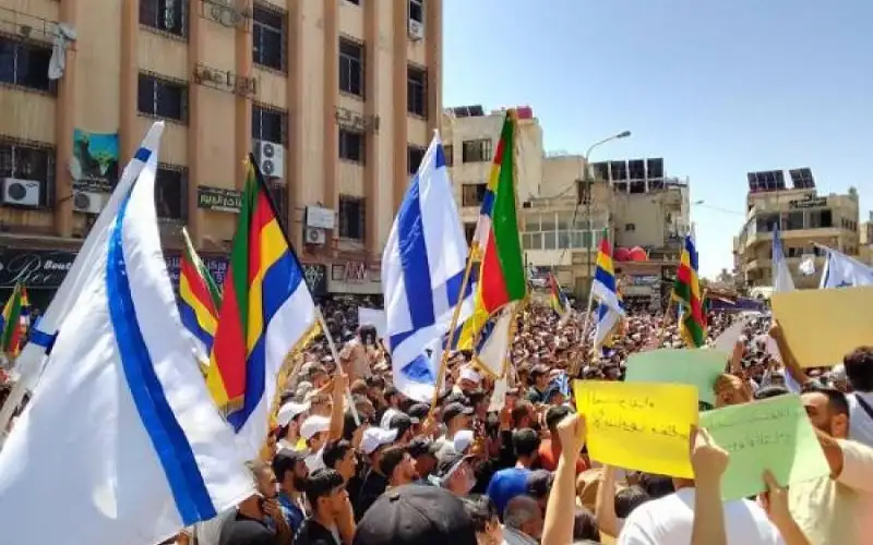 مئات يتظاهرون في السويداء للمطالبة بحق