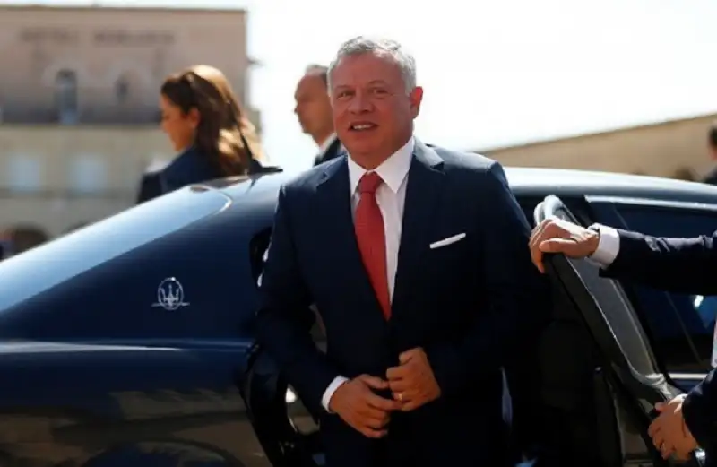 الملك يعود إلى أرض الوطن بعد