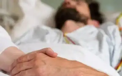 حالة نادرة.. رجل يواجه الموت بعد