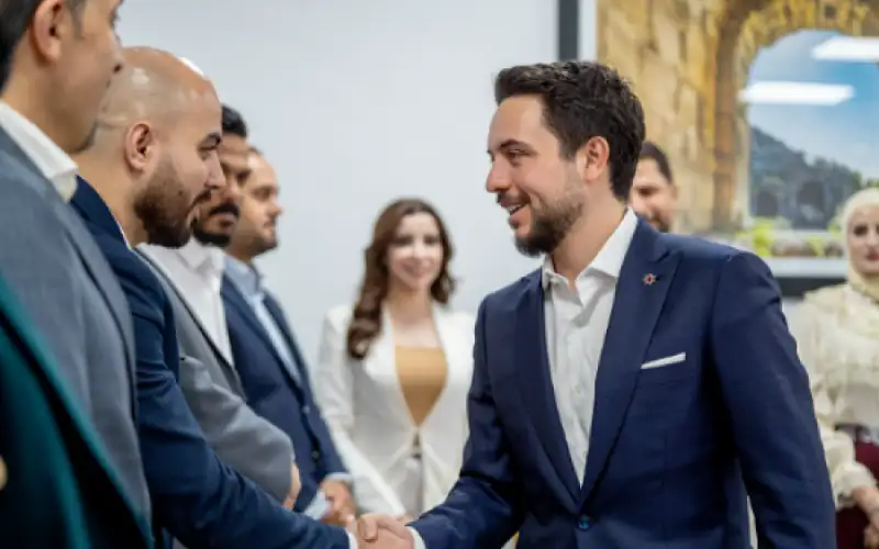 ولي العهد: إعادة خدمة العلم تعزز