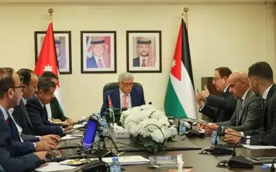 وزير النقل يوجه بتسريع ترخيص وتشغيل