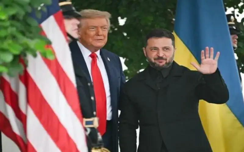 زيلينسكي في البيت الأبيض بدون بزته