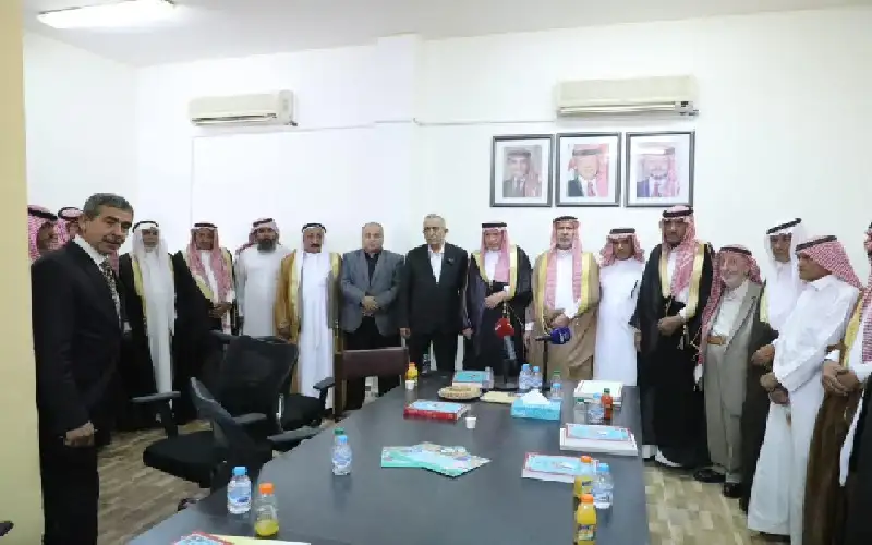 الوزير الرواشدة يفتتح مكتبة بلدية الجفر