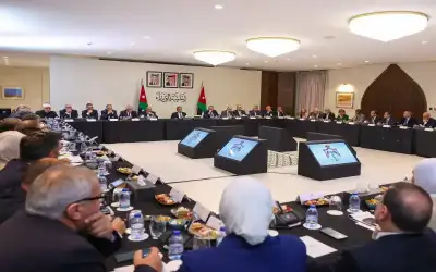 حسان يجتمع بالأمناء العامين للوزارات ويحثهم