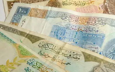 رويترز: سوريا تعتزم إعادة تقييم عملتها