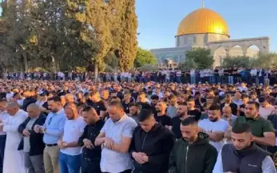 45 ألفا يؤدون صلاة الجمعة في
